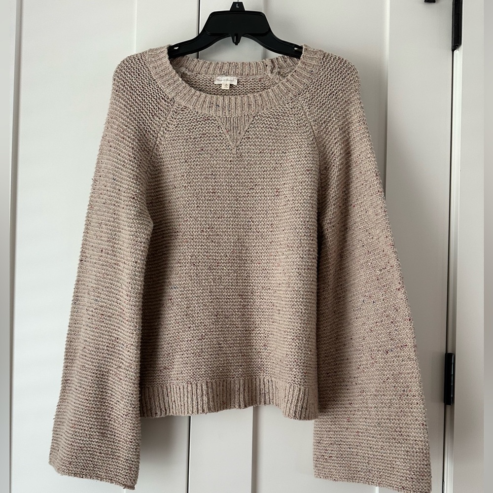 Items 2 Thread Speckled Sweater. SIZE M